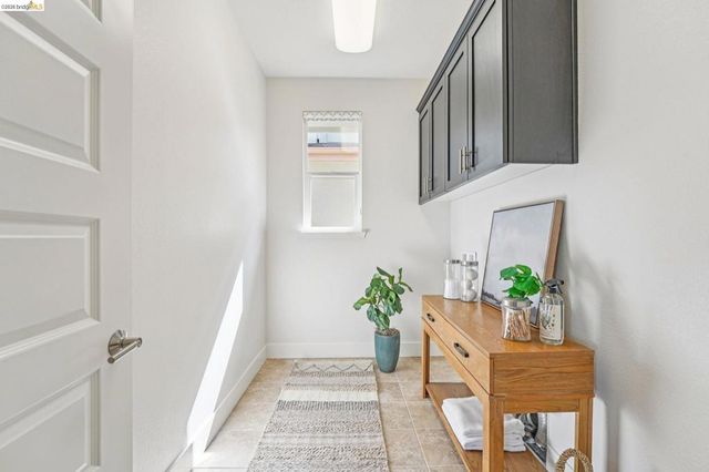 2770 Bette St, Alameda, CA 94501