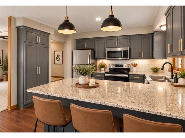 1719 Cudd Circle, Hudson, WI 54016