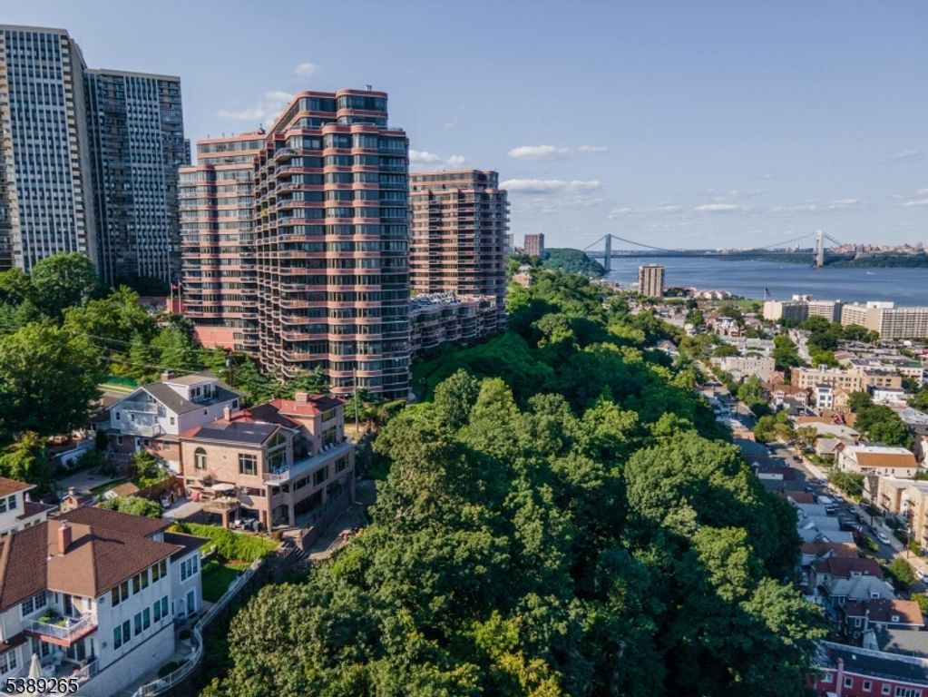 2 Lafayette Ave 2, Cliffside Park Boro, NJ 07010 — photo 3