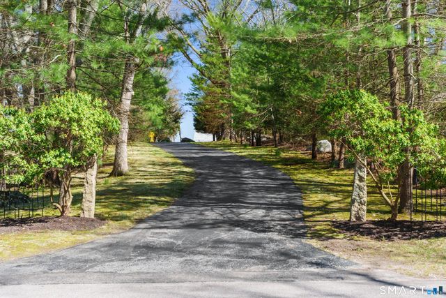 39 Chippechaug Trail, Stonington, CT 06355
