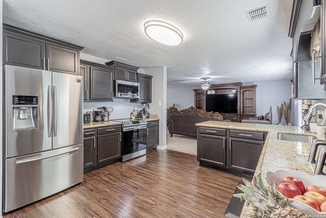 9142 Spruce, San Antonio, TX 78245