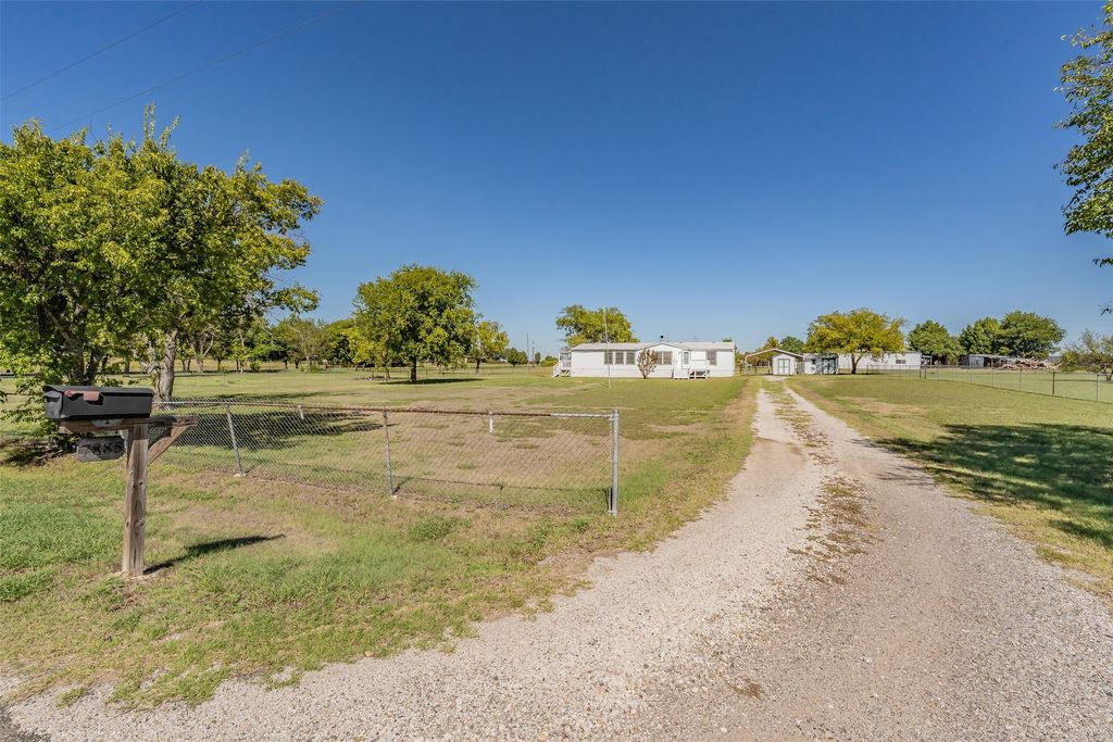 7885 Little Branch, Waxahachie, TX 75167 — exterior