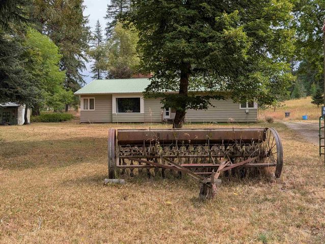 4439 Whittier Rd, Clayton, WA 99110 property photo