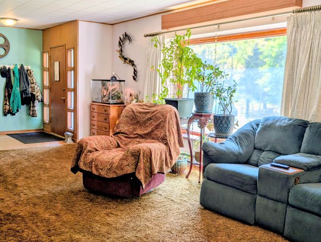 4439 Whittier Rd, Clayton, WA 99110