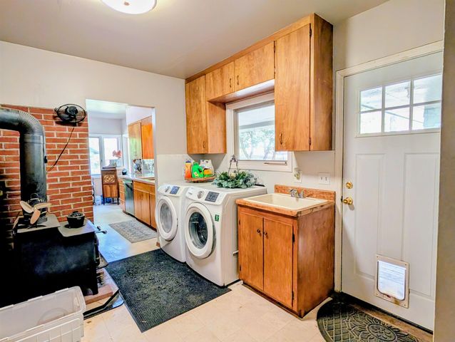 4439 Whittier Rd, Clayton, WA 99110