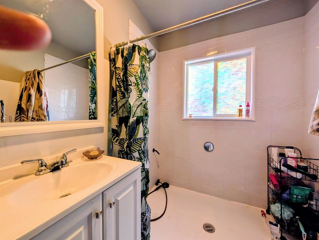 4439 Whittier Rd, Clayton, WA 99110