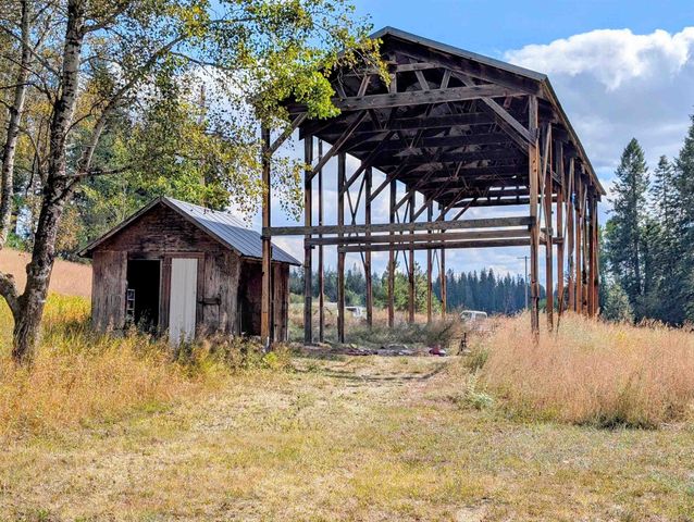 4439 Whittier Rd, Clayton, WA 99110