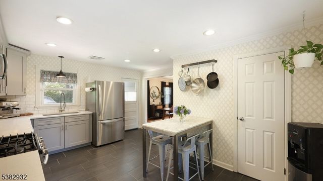 286 Indian Trl, Mountainside Boro, NJ 07092