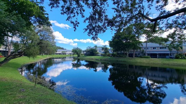 2226 DISCOVERY Circle W, Deerfield Beach, FL 33442