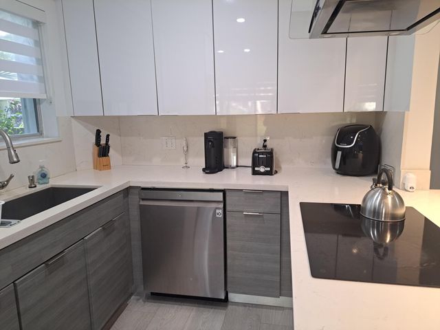 2226 DISCOVERY Circle W, Deerfield Beach, FL 33442
