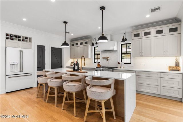 14 Wyckoff Avenue, Manasquan, NJ 08736