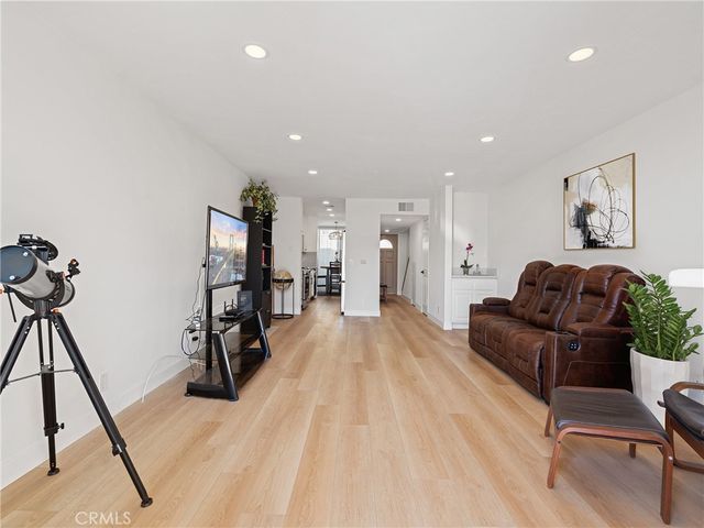 1 3rd Place 2, Long Beach, CA 90802