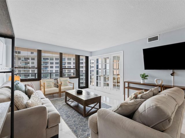5225 Collins Ave 1509, Miami Beach, FL 33140