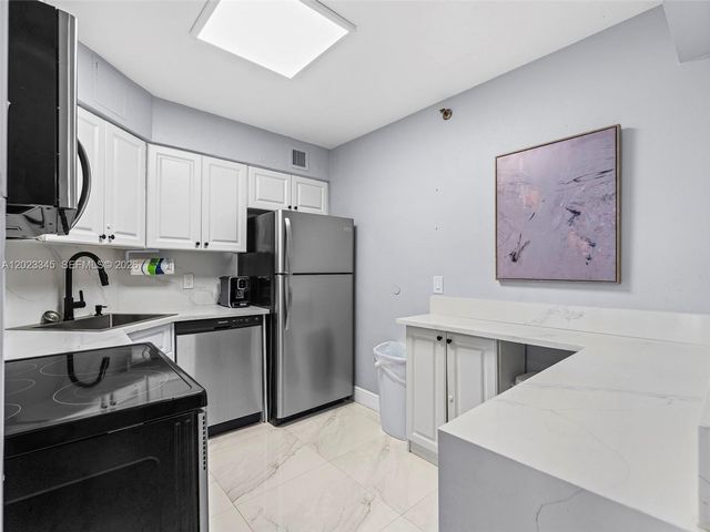 5225 Collins Ave 1509, Miami Beach, FL 33140