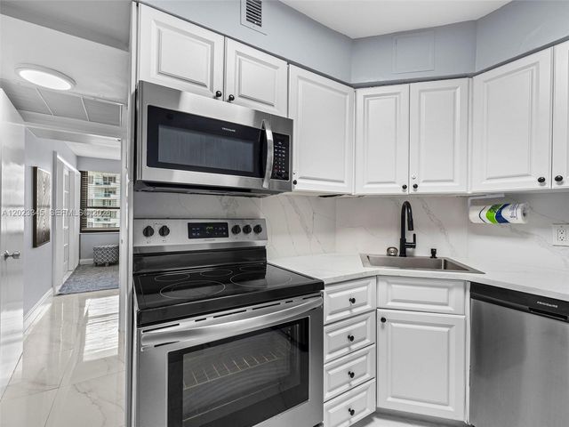5225 Collins Ave 1509, Miami Beach, FL 33140