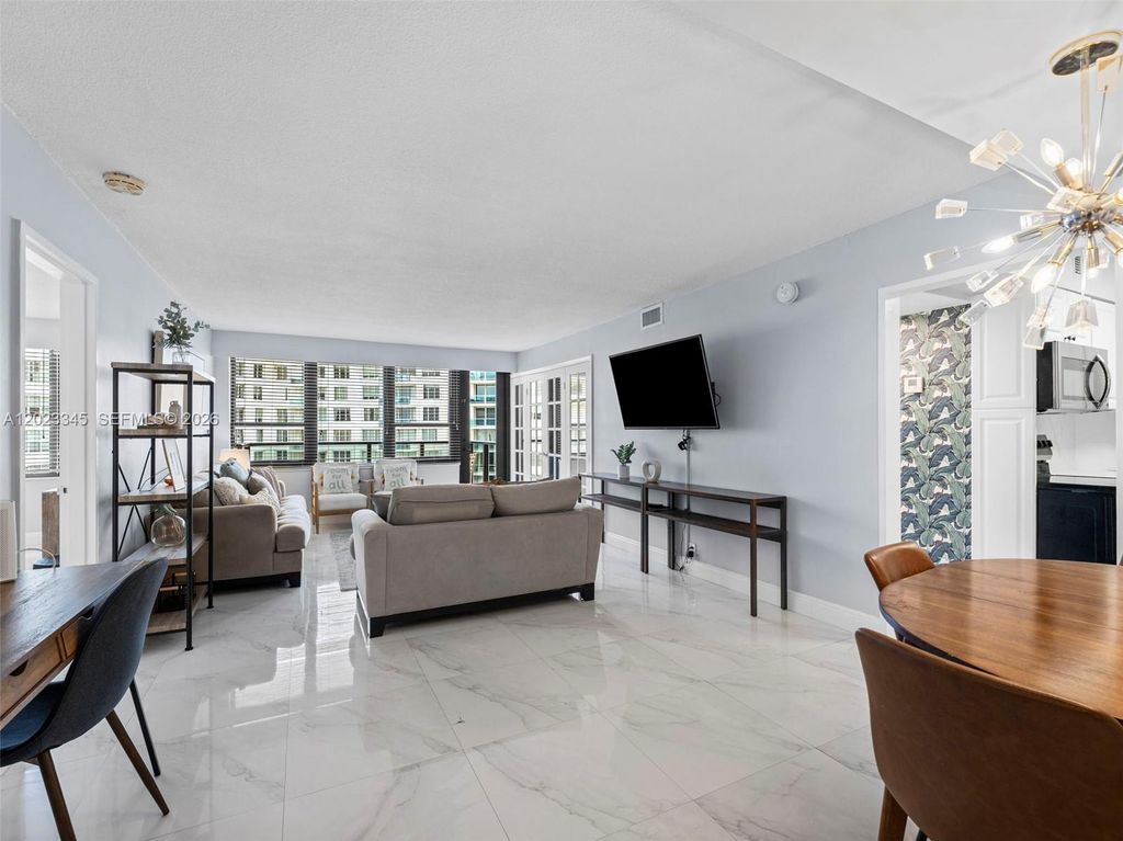 5225 Collins Ave 1509, Miami Beach, FL 33140