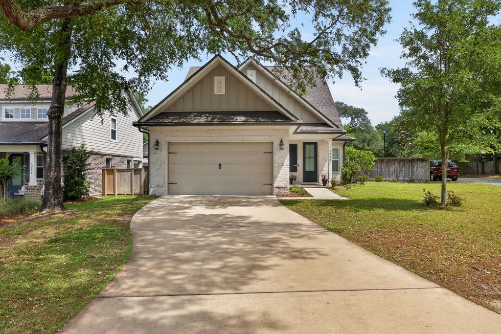 1990 Hattie Mae Lane, Niceville, FL 32578