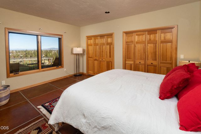 885 NW Chelsea Loop, Bend, OR 97703