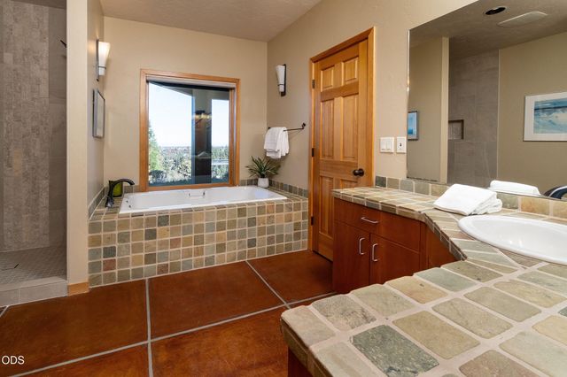 885 NW Chelsea Loop, Bend, OR 97703