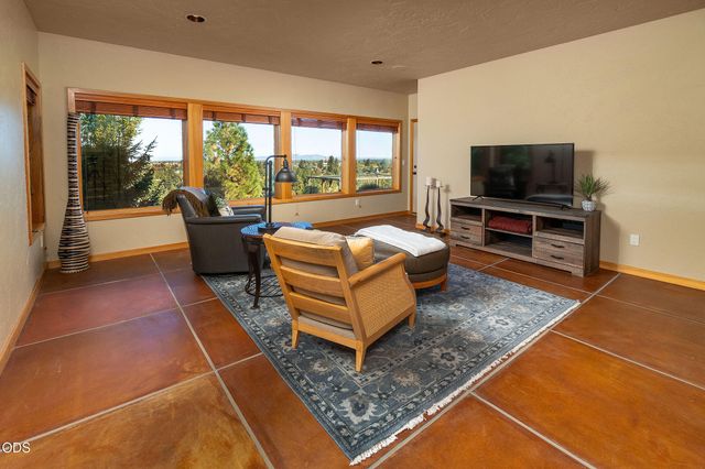885 NW Chelsea Loop, Bend, OR 97703