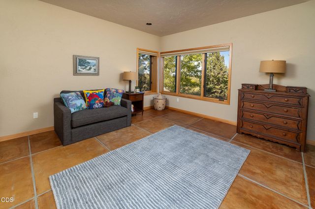 885 NW Chelsea Loop, Bend, OR 97703