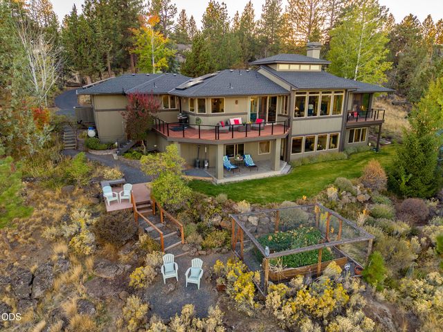 885 NW Chelsea Loop, Bend, OR 97703