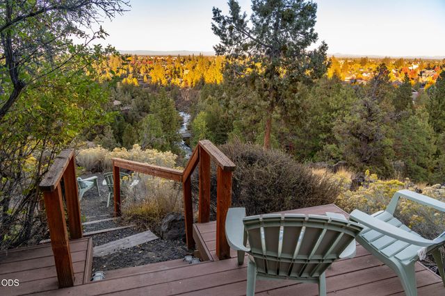 885 NW Chelsea Loop, Bend, OR 97703