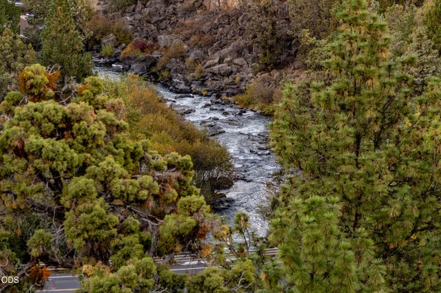 885 NW Chelsea Loop, Bend, OR 97703