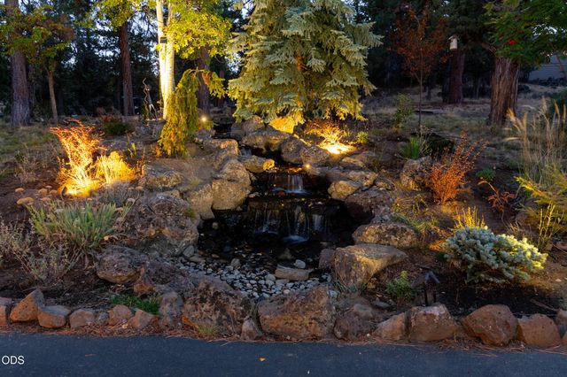 885 NW Chelsea Loop, Bend, OR 97703