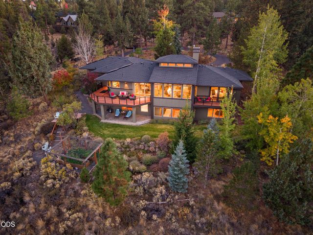 885 NW Chelsea Loop, Bend, OR 97703