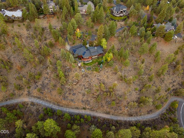 885 NW Chelsea Loop, Bend, OR 97703