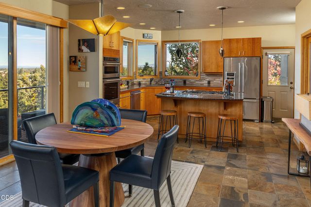 885 NW Chelsea Loop, Bend, OR 97703