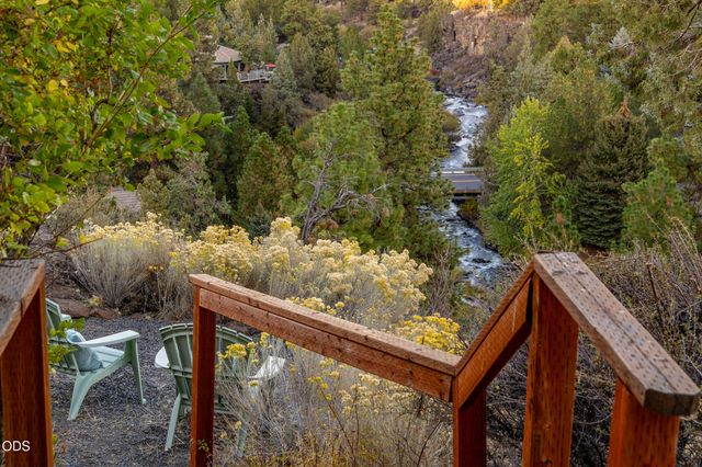885 NW Chelsea Loop, Bend, OR 97703