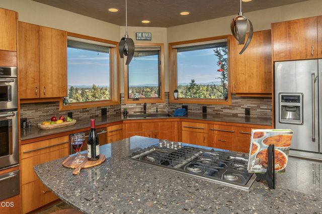 885 NW Chelsea Loop, Bend, OR 97703