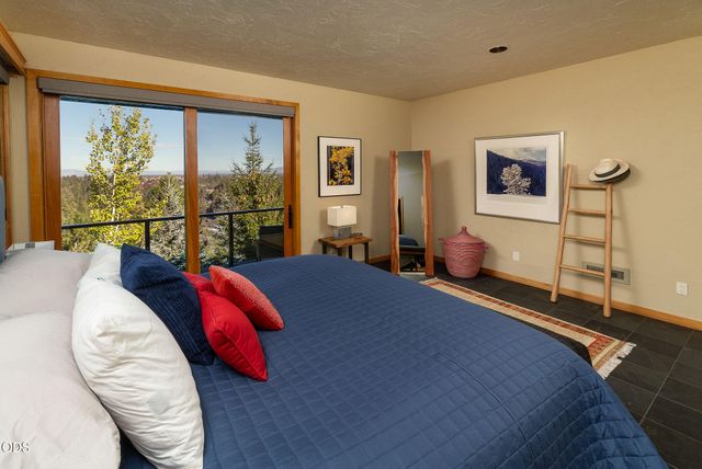 885 NW Chelsea Loop, Bend, OR 97703