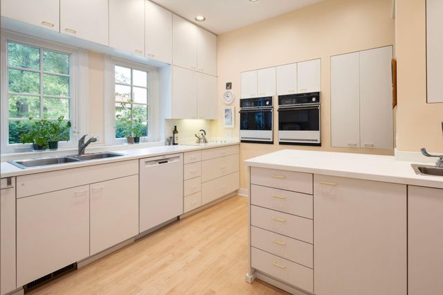 3715 Thomas Avenue S, Minneapolis, MN 55410