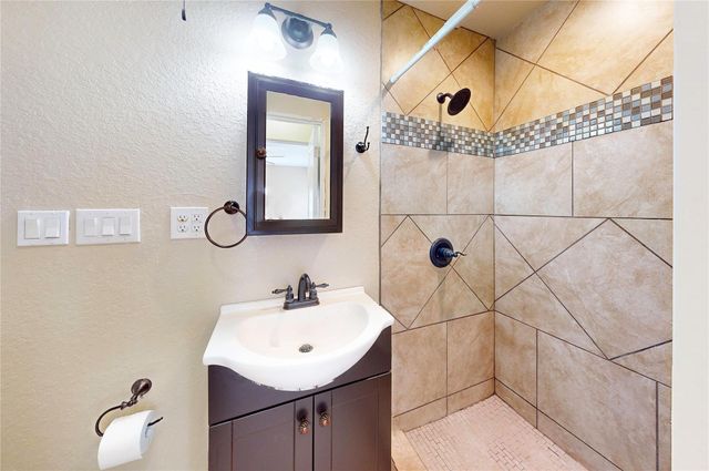 407 Arizona Street, La Porte, TX 77571