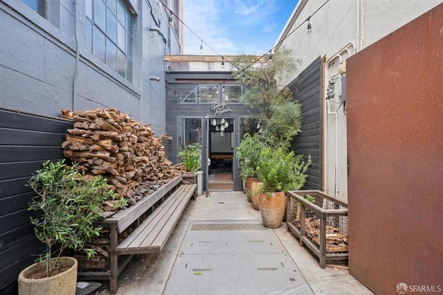 3011 20th Street 2, San Francisco, CA 94110