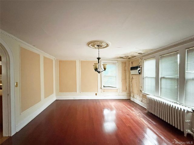 59 Willow Street, Floral Park, NY 11001