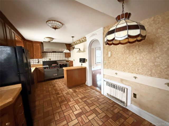 59 Willow Street, Floral Park, NY 11001