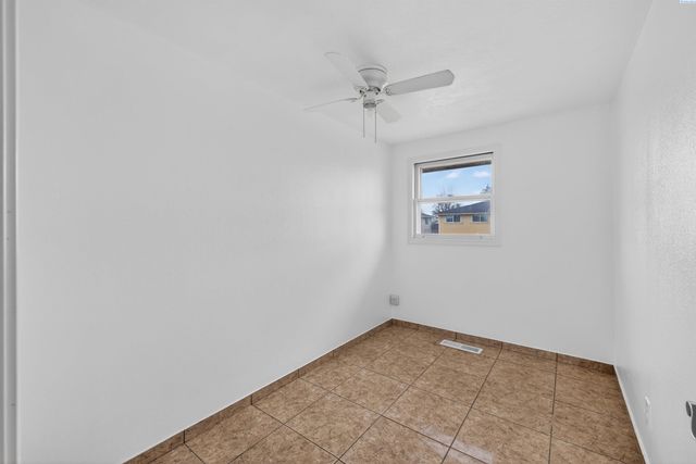 1536 W Ella St, Pasco, WA 99301