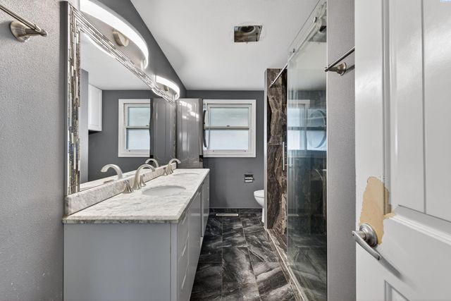 1536 W Ella St, Pasco, WA 99301