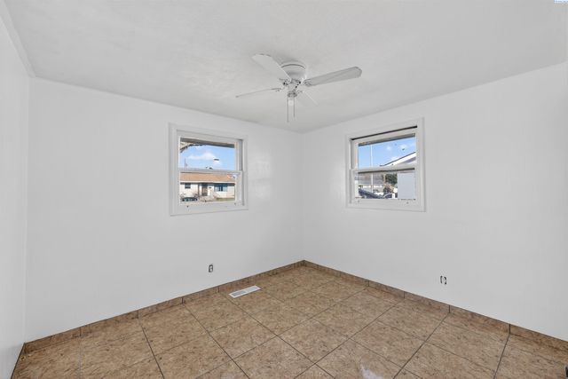 1536 W Ella St, Pasco, WA 99301