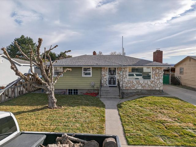 1536 W Ella St, Pasco, WA 99301