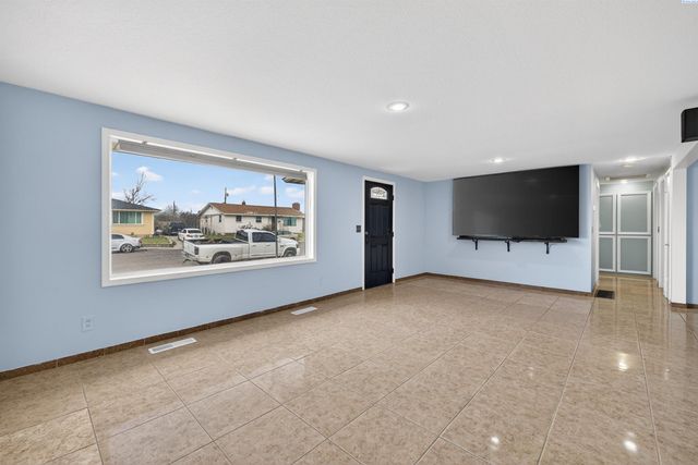 1536 W Ella St, Pasco, WA 99301