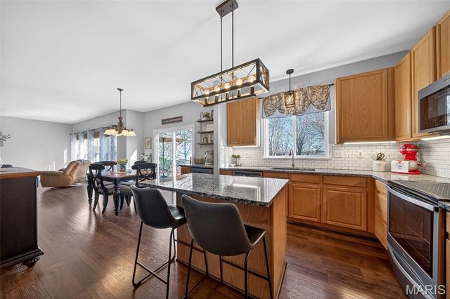 709 Stonewood Bend Drive, Lake St Louis, MO 63367