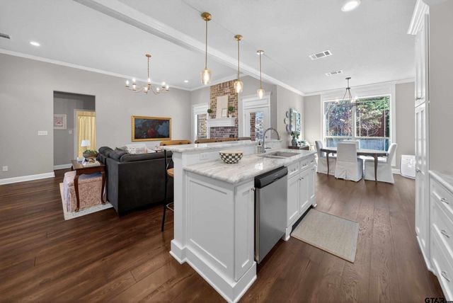 7373 Hearthstone Ln, Tyler, TX 75703