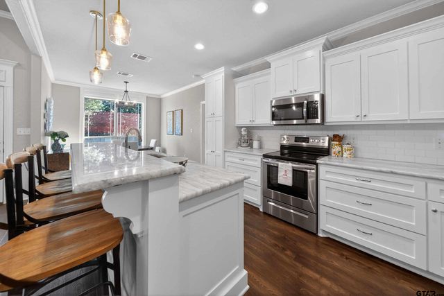 7373 Hearthstone Ln, Tyler, TX 75703