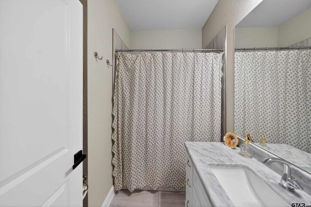 7373 Hearthstone Ln, Tyler, TX 75703