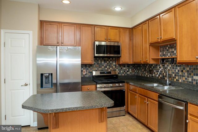 10246 WHITWORTH LN, Manassas, VA 20110